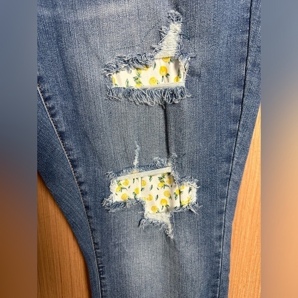 JUDY BLUE NWT Lemon Patch High Waist Skinny Jeans, Size 18W (v) - Picture 2 of 9